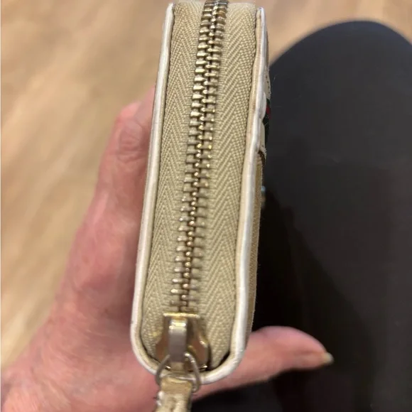 Gucci Tan and Green Signature Wallet - Picture 15 of 15